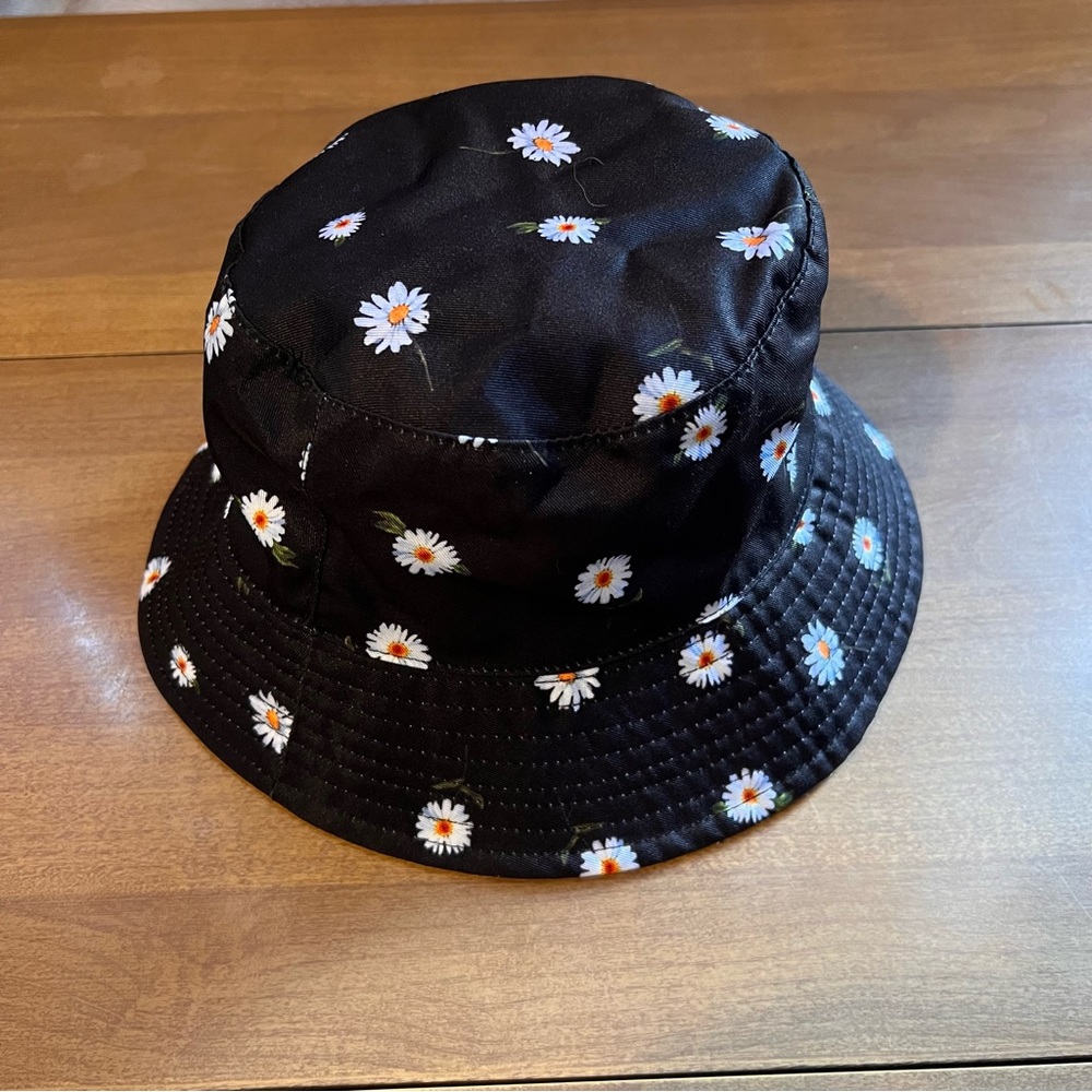 AO X FABFITFUN REVERSIBLE BUCKET HAT - Picture 3 of 8